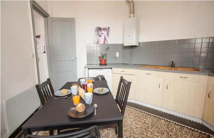 Appartement Charmant Dans Le Centre De Biarritz Dan 3Eme Etage Exterior foto